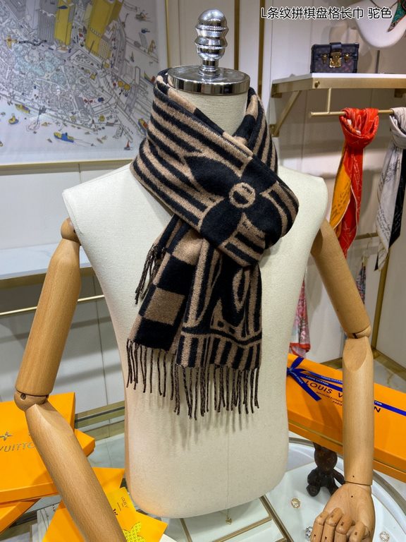 New   Counter synchronization   Donkey's new [L Stripe Checkerboard Scarf] unisex, the LV Graphical Scarf is a striking stripe with the classic Damier pattern and oversized LV letters, and a rustic tasseled trim. The sof