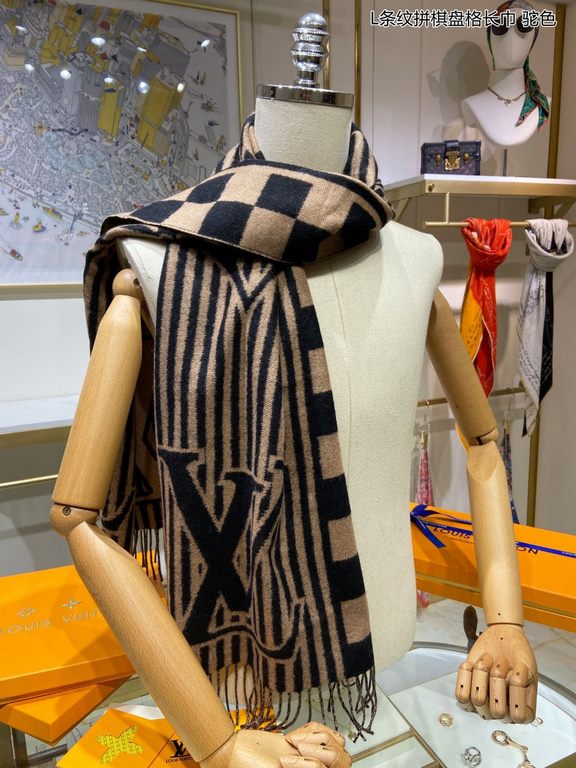 New   Counter synchronization   Donkey's new [L Stripe Checkerboard Scarf] unisex, the LV Graphical Scarf is a striking stripe with the classic Damier pattern and oversized LV letters, and a rustic tasseled trim. The sof