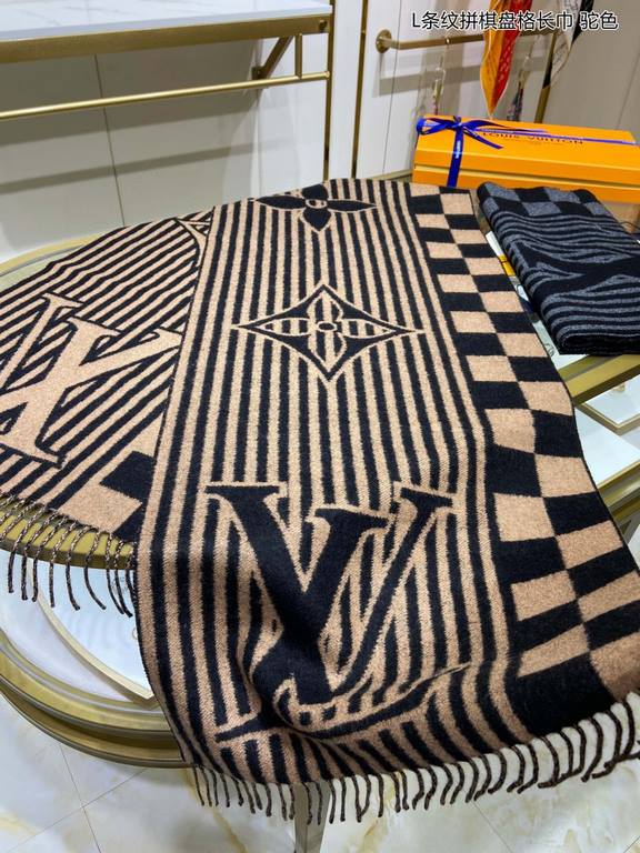 New   Counter synchronization   Donkey's new [L Stripe Checkerboard Scarf] unisex, the LV Graphical Scarf is a striking stripe with the classic Damier pattern and oversized LV letters, and a rustic tasseled trim. The sof