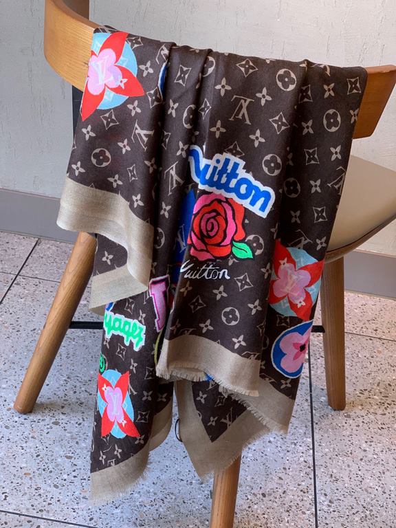 Elegant and noble Baby-like soft touch   synchronized counter [colorful appliqués] cashmere long scarf   clever use of the LV emblem pattern to create an eye-catching and bright look and feel, with a variety of color blo