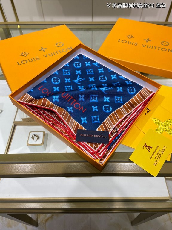 Silk new  counter synchronization   genuinely praise   donkey home [V brand logo silk 90] silk square scarf, Fall For You 90 mulberry silk square scarf with Monogram pattern as the background, in the V logo on top of the