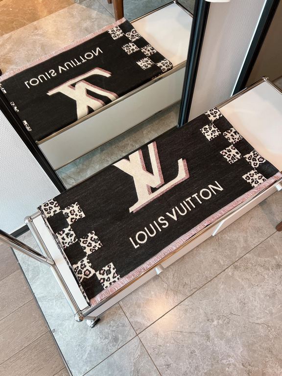 LV's new 『CROISILLON 』High fashionable spirit! Fashionable and temperament! LV this casual wear can be very tasteful, very feeling, very tone, very model! The Croisillon is a classic Monogram pattern with a distinctive b