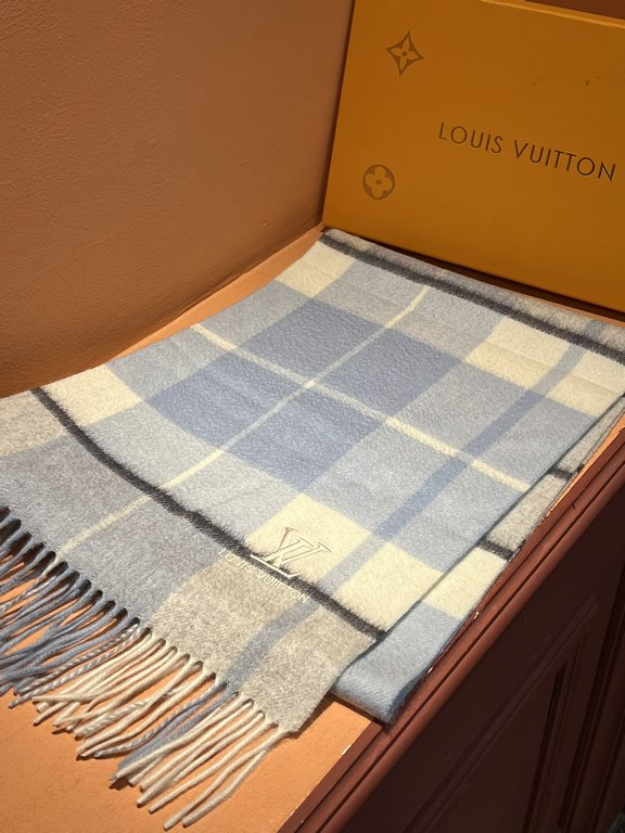 Price   heavy recommended  LV new - couple models cashmere scarf   perfect selection of superior cashmere fibers, time-consuming and exhausting, and then soaked in clear spring water polyester, so that cashmere fibers pr