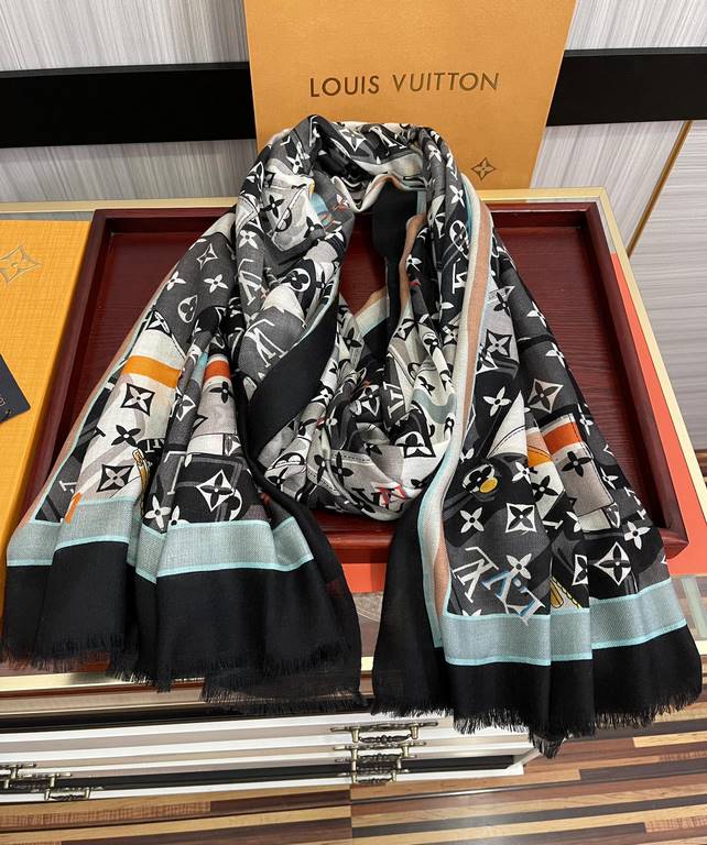 on the new Lv  the latest models of top high-end design, the physical genuinely beautiful   shawl with prints      regardless of the design of the airbrush are very well in place  details are visible   the entire scarf g