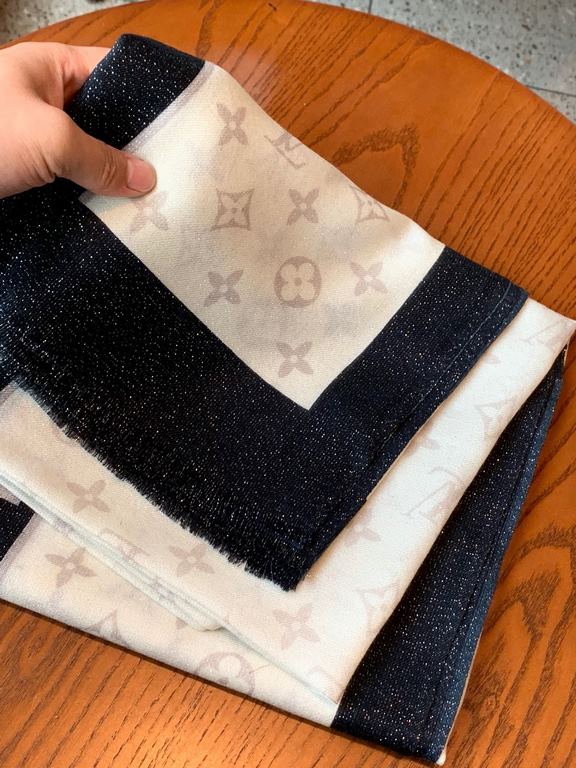 The scarf that will glow and shine is fashionable and versatile! LV new old flower long scarf] A great item to enhance your temperament and taste! Four seasons must have! Really unbeatable and practical! Lv rare cashmere