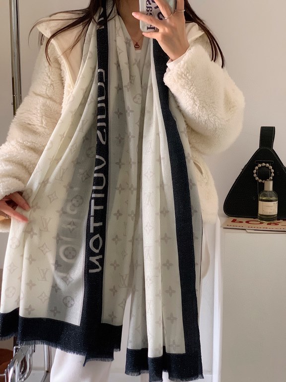 The scarf that will glow and shine is fashionable and versatile! LV new old flower long scarf] A great item to enhance your temperament and taste! Four seasons must have! Really unbeatable and practical! Lv rare cashmere