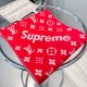 The best Superme  super soft and sticky [LV Supreme LV co-branded scarf]. Red through half the sky   Darren standard must have ~   the best quality   soft and delicate   90% wool, 10% cashmere fabric, absolutely skin-fri