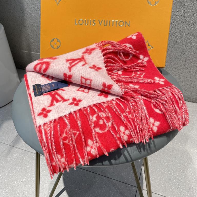 The best Superme  super soft and sticky [LV Supreme LV co-branded scarf]. Red through half the sky   Darren standard must have ~   the best quality   soft and delicate   90% wool, 10% cashmere fabric, absolutely skin-fri