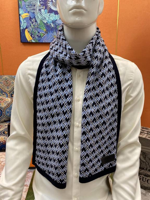 (LV) original single quality Imperial Hall of Fame superb donkey! Autumn and winter counter in the sale of top cashmere knitted scarf. With exquisite simple pattern combination into a classic pattern beautiful to the ext