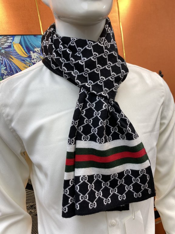 (Gucci) super in the center of the very stable    our men's scarves and buy and cherish ~ ~ ~ men's models are really very few, a year is only a few models, are export orders so it is more difficult to meet. Men's things