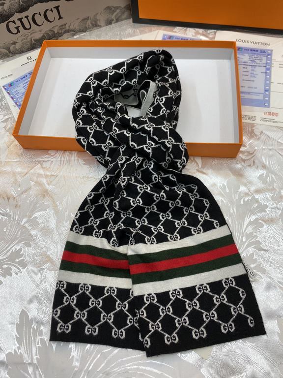 (Gucci) super in the center of the very stable    our men's scarves and buy and cherish ~ ~ ~ men's models are really very few, a year is only a few models, are export orders so it is more difficult to meet. Men's things