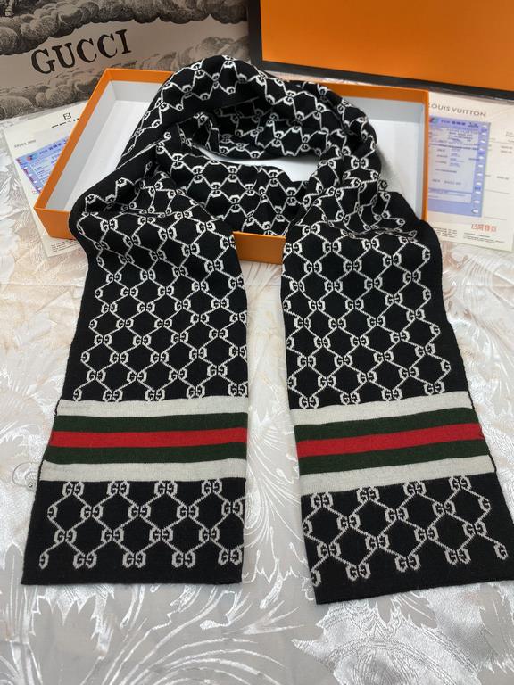 (Gucci) super in the center of the very stable    our men's scarves and buy and cherish ~ ~ ~ men's models are really very few, a year is only a few models, are export orders so it is more difficult to meet. Men's things