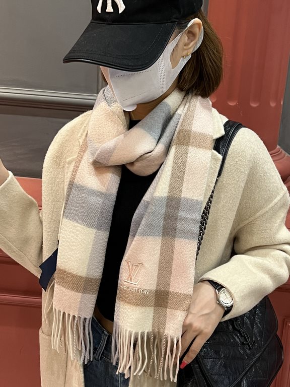 Price   heavy recommended  LV new - couple models cashmere scarf   perfect selection of superior cashmere fibers, time-consuming and exhausting, and then soaked in clear spring water polyester, so that cashmere fibers pr