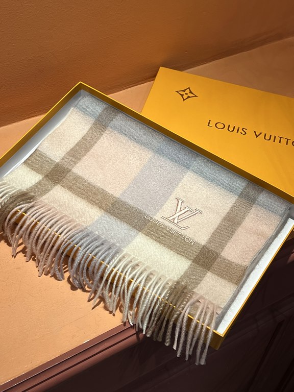 Price   heavy recommended  LV new - couple models cashmere scarf   perfect selection of superior cashmere fibers, time-consuming and exhausting, and then soaked in clear spring water polyester, so that cashmere fibers pr