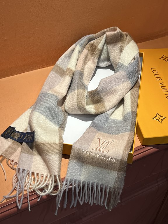 Price   heavy recommended  LV new - couple models cashmere scarf   perfect selection of superior cashmere fibers, time-consuming and exhausting, and then soaked in clear spring water polyester, so that cashmere fibers pr