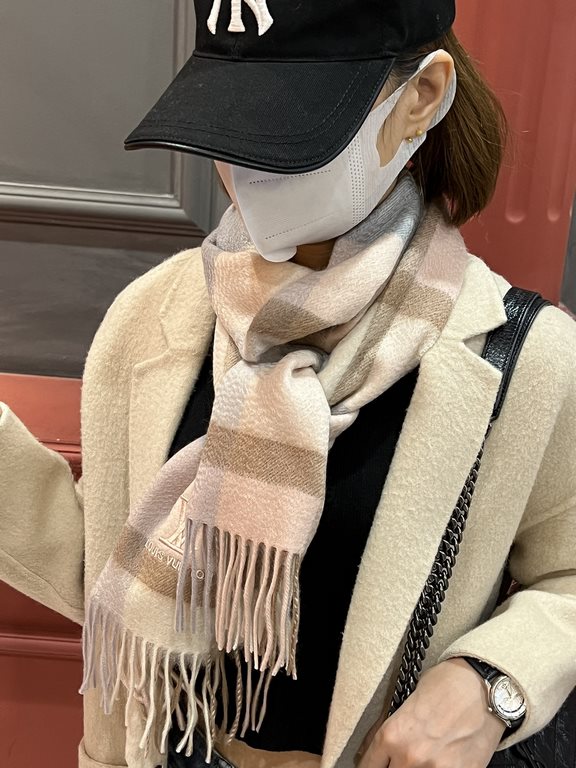 Price   heavy recommended  LV new - couple models cashmere scarf   perfect selection of superior cashmere fibers, time-consuming and exhausting, and then soaked in clear spring water polyester, so that cashmere fibers pr