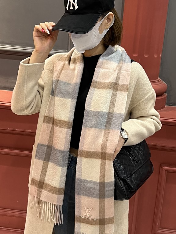 Price   heavy recommended  LV new - couple models cashmere scarf   perfect selection of superior cashmere fibers, time-consuming and exhausting, and then soaked in clear spring water polyester, so that cashmere fibers pr