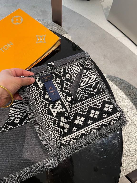 Louis Vuitton LOUIS VUITTONO Counter synchronization, LV fashionable senior high-end wool scarf! Can be formal, can be casual, very fashionable men and women with the same design.LV this weaving method is more difficult,