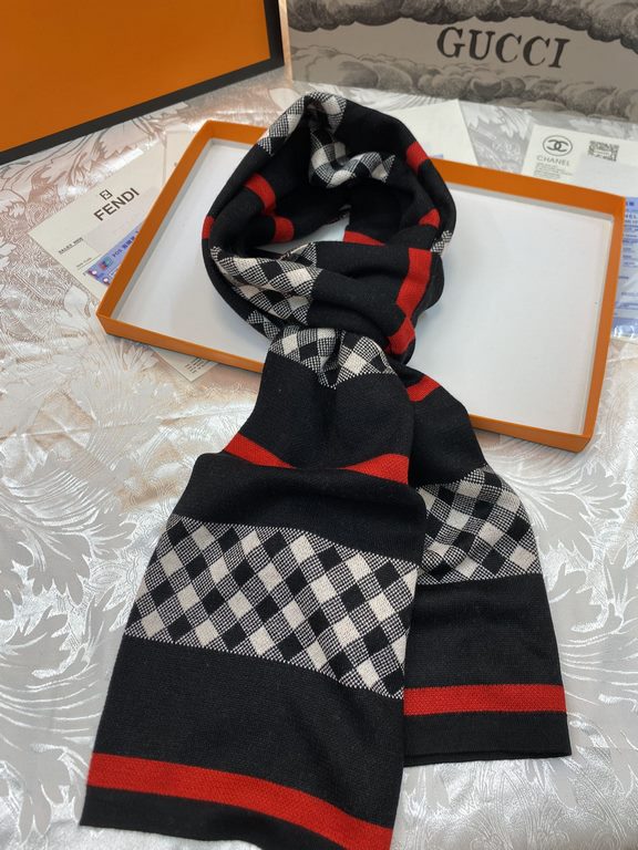 price(Ba Baoli) super neutral very stable    our men's scarves and buy and cherish ~~~ men's models are really few, a year is only a few models, are export orders so it is more difficult to meet. Men's things pay attenti