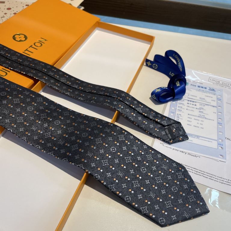 PricePackaging    counter with    exquisite small Logo jacquard, low-key luxury atmosphere of the color scheme, this tie will be Lv's iconic Damier pattern in the same tone of color technique interpretation of more elega