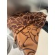 The LV In Bloom scarf tells a visual story of sophistication with large Monogram flowers in a wide format. The plush blend wraps warmth around you on winter days. Can be worn on both sides.200 x 70 cm(length x height)180