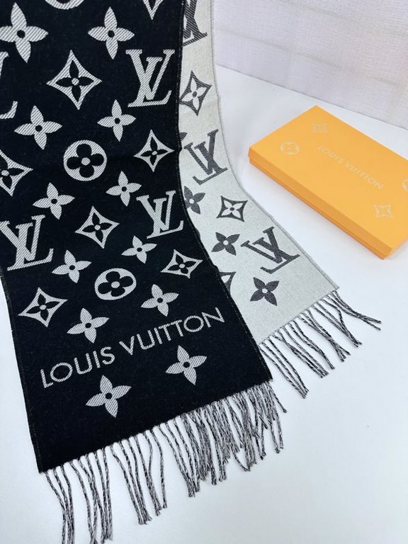 that   Simple letter combination2022 Counter New WoolSimply L's scarf amplifies the classic Monogram pattern across the entire width, illustrating the design heritage while brightening up the focus of everyday wear, with