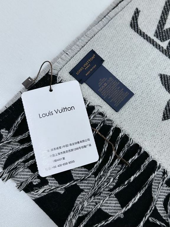 that   Simple letter combination2022 Counter New WoolSimply L's scarf amplifies the classic Monogram pattern across the entire width, illustrating the design heritage while brightening up the focus of everyday wear, with