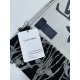 that   Simple letter combination2022 Counter New WoolSimply L's scarf amplifies the classic Monogram pattern across the entire width, illustrating the design heritage while brightening up the focus of everyday wear, with