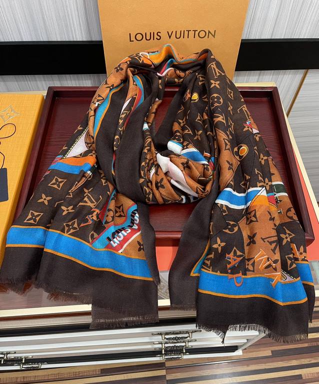 on the new Lv  the latest models of top high-end design, the physical genuinely beautiful   shawl with prints      regardless of the design of the airbrush are very well in place  details are visible   the entire scarf g