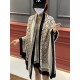 The new genuinely awesome   [LV] thin cashmere long scarf this paragraph cashmere long scarf counter synchronization   inkjet process presents vivid colors. The quality is super good   heavyweight giant  VIP customers mu