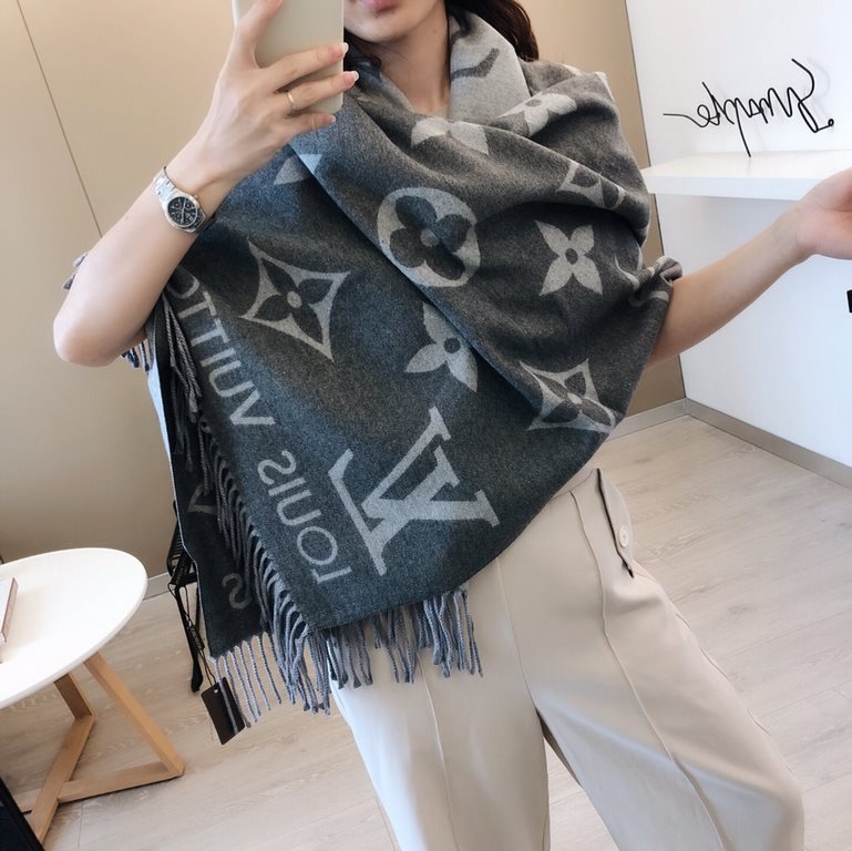 European version of the goods franchise 】 new Lv double-sided jacquard long beard scarf, fashionable big style, exquisite workmanship feel good, gift self-use super high cost-effective. Multi-age available, warmth and de