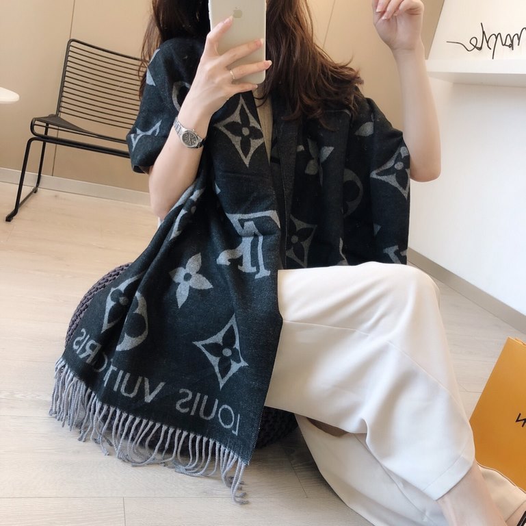 European version of the goods franchise 】 new Lv double-sided jacquard long beard scarf, fashionable big style, exquisite workmanship feel good, gift self-use super high cost-effective. Multi-age available, warmth and de