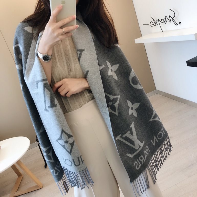 European version of the goods franchise 】 new Lv double-sided jacquard long beard scarf, fashionable big style, exquisite workmanship feel good, gift self-use super high cost-effective. Multi-age available, warmth and de