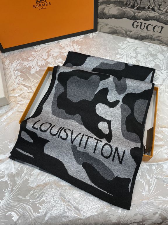 (LV) super fancy very stable    our men's scarves and buy and cherish ~ ~ ~ men's models are really few and far between, only a few models a year, are export orders so it is more difficult to meet. Men's things pay atten