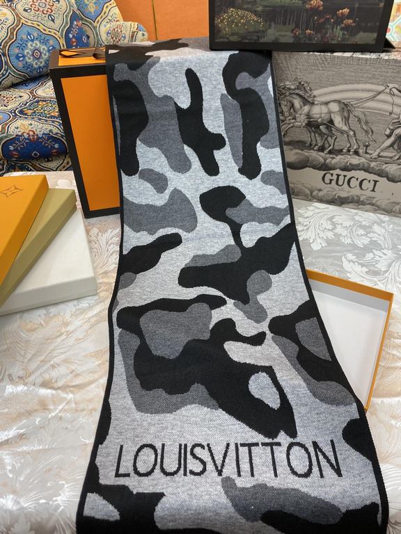 (LV) super fancy very stable    our men's scarves and buy and cherish ~ ~ ~ men's models are really few and far between, only a few models a year, are export orders so it is more difficult to meet. Men's things pay atten