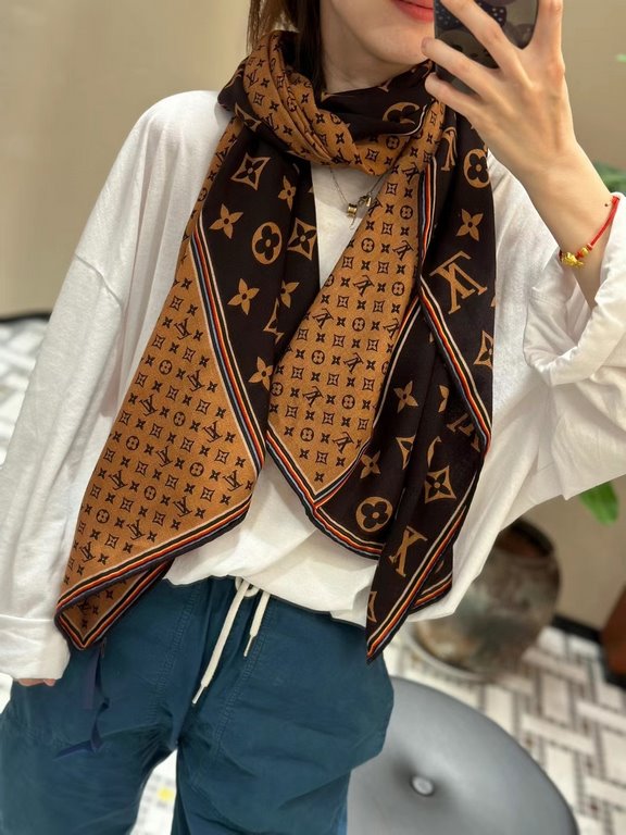 The king of value for money   New on  Specifications 65cm  180cm top herringbone pattern silk cashmere long scarf【Both sides of the same color】 High-end starting pointFashionable to bomb! Pure and simple LV accent! LV th