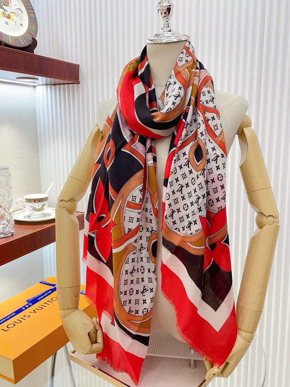 Price   High-end cashmere quality   LV counter new cashmere long scarf to wear, elegant and gorgeous  , through the luxury temperament, thin and thick, fine lightweight cashmere fabric, surrounded by a very comfortable, 