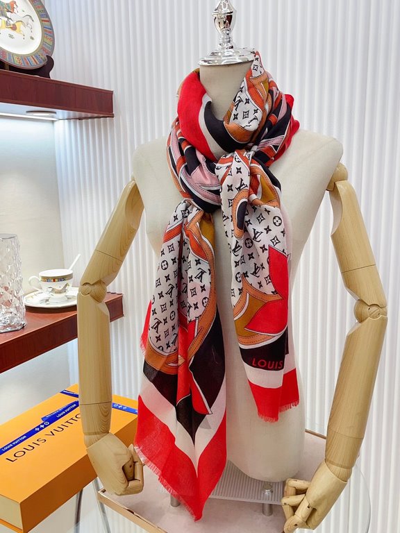 Price   High-end cashmere quality   LV counter new cashmere long scarf to wear, elegant and gorgeous  , through the luxury temperament, thin and thick, fine lightweight cashmere fabric, surrounded by a very comfortable, 