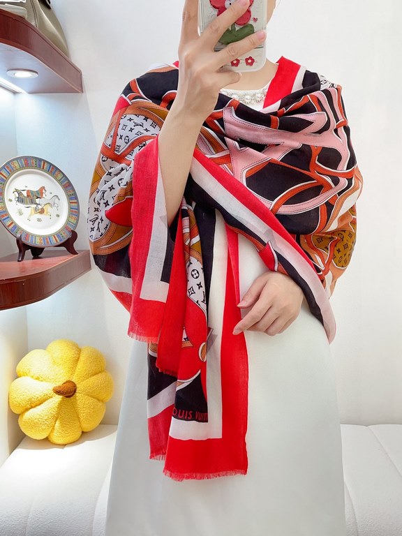 Price   High-end cashmere quality   LV counter new cashmere long scarf to wear, elegant and gorgeous  , through the luxury temperament, thin and thick, fine lightweight cashmere fabric, surrounded by a very comfortable, 