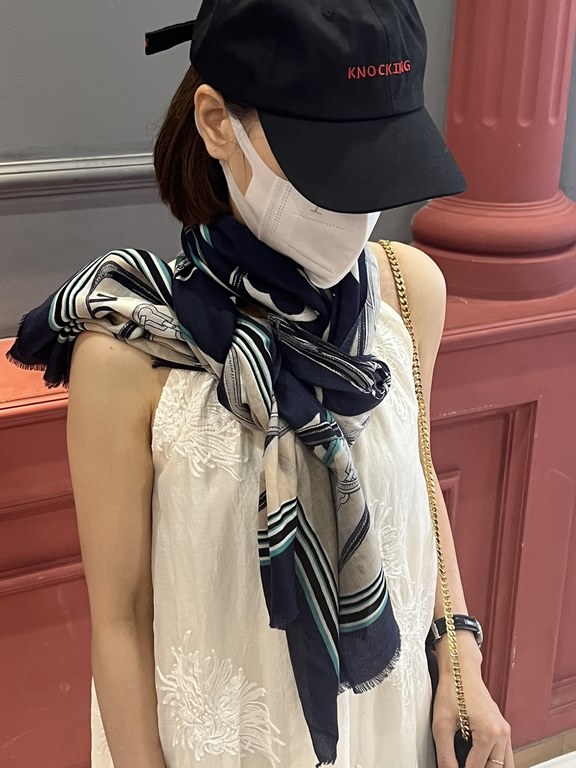 Price New genuinely awesome   [LV] thin cashmere long scarf this cashmere long scarf counter synchronization   inkjet process presents vivid colors. Quality is super good   heavyweight giant  VI price   customers must en