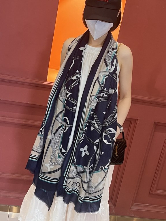 Price New genuinely awesome   [LV] thin cashmere long scarf this cashmere long scarf counter synchronization   inkjet process presents vivid colors. Quality is super good   heavyweight giant  VI price   customers must en