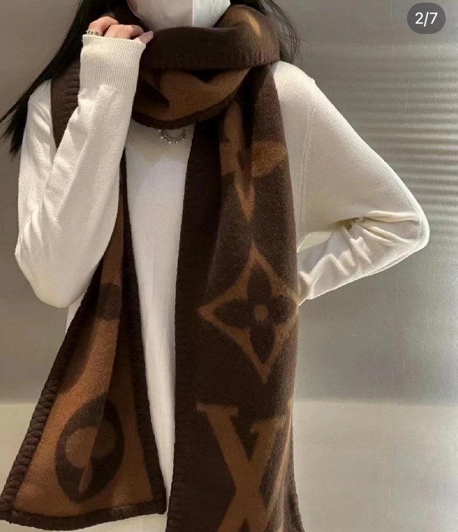 Price  'Warm and chic. A good quality surprise for fall and winter! LV this scarf is super practical and good-looking ah! Very heavy craft, double-sided different color wool knitting jacquard process, thick and soft enou