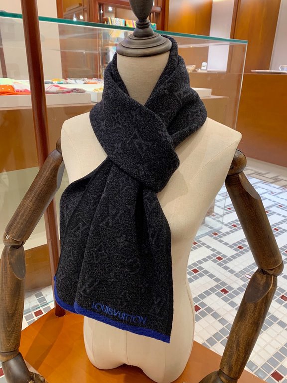 Men's things pay attention to less but fine, good-looking men's models must be collected! This LV men's scarf, the style is very masculine, is very Classical design in the men's models, classic and generous   fabrics use