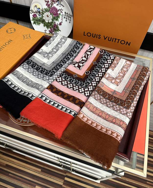 New LV home 2024 latest models   top design is too beautiful, truly awesome   [double-sided 300 support ring velvet long scarf]    physical genuinely beautiful   shawl with prints      regardless of the design of the air