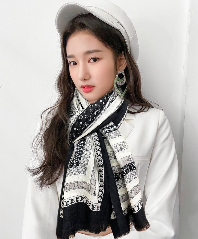 New LV home 2024 latest models   top design is too beautiful, truly awesome   [double-sided 300 support ring velvet long scarf]    physical genuinely beautiful   shawl with prints      regardless of the design of the air