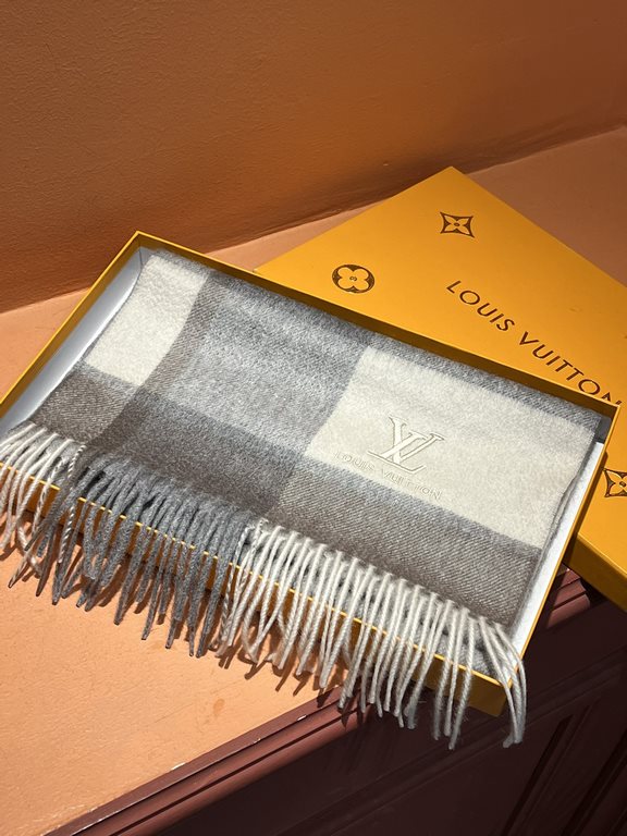 Price   heavy recommended  LV new - couple models cashmere scarf   perfect selection of superior cashmere fibers, time-consuming and exhausting, and then soaked in clear spring water polyester, so that cashmere fibers pr