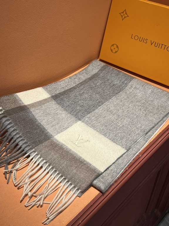 Price   heavy recommended  LV new - couple models cashmere scarf   perfect selection of superior cashmere fibers, time-consuming and exhausting, and then soaked in clear spring water polyester, so that cashmere fibers pr