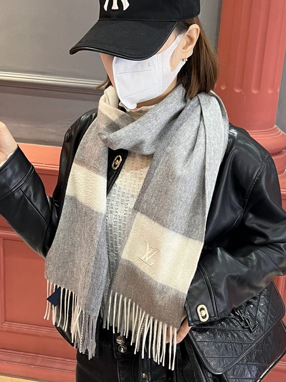 Price   heavy recommended  LV new - couple models cashmere scarf   perfect selection of superior cashmere fibers, time-consuming and exhausting, and then soaked in clear spring water polyester, so that cashmere fibers pr