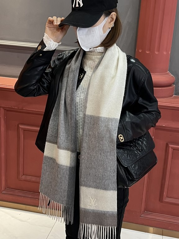 Price   heavy recommended  LV new - couple models cashmere scarf   perfect selection of superior cashmere fibers, time-consuming and exhausting, and then soaked in clear spring water polyester, so that cashmere fibers pr