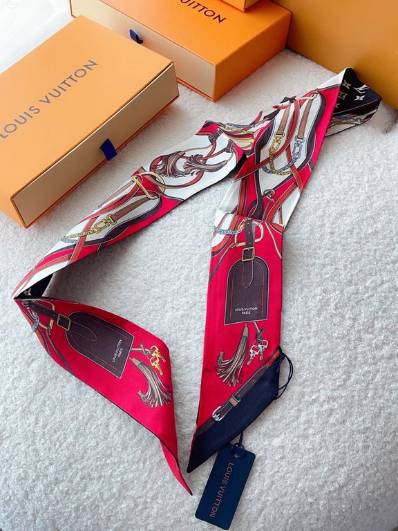 The much-anticipated LV [Confidential Monogram Giant] Silk Scarf Bundle   This series has always been the donkey's home mainstay, and every year will come out with a small modification, and this year this is really beaut